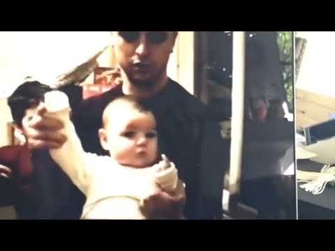 Rare Billie Joe (Green Day) with his son Jakob Danger and Joey in 2001. playing Homecoming riffs!!