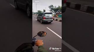 Download lagu Eling elingen apik'e ojo eling elingen eleke. mp3 Download lagu Eling elingen apik'e ojo eling elingen eleke. mp3