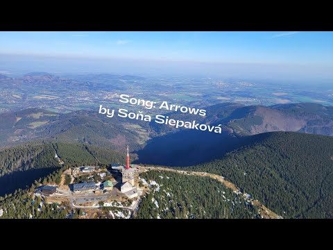Sona Siepakova - Písnička Arrows od Soni Siepakové. Video z motorového paraglidin