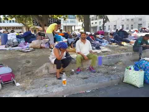 Le notti in strada dei profughi (in regola) sgomberati. «Dove andremo?» (VIDEO)