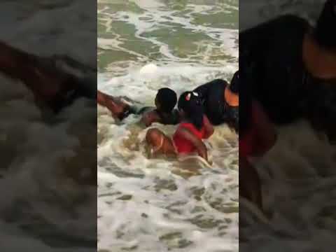 Enjoying in Beach 🌊🏖 #family #happy #marina #vadivelu #comedy🤣😂 #shorts