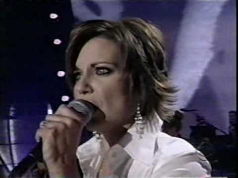 Martina McBride - How Far (LIVE)