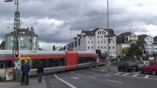 preview picture of video 'BÜ Gießen Frankfurter Str. mit GTW 2/6'