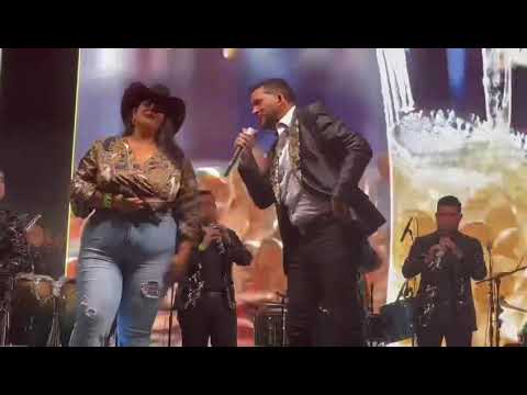 Yanet Beltrán atravez del vaso