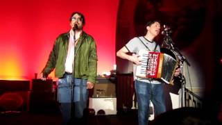 They Might Be Giants - How Can I Sing Like A Girl? - Live