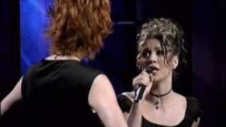Video thumbnail of "Kelly Clarkson & Reba Mcentire Does He Love You"
