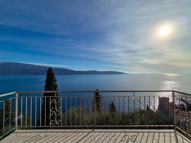 Villa bifamiliare con meravigliosa vista lago
