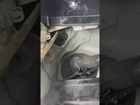 Наглядная работа дренажной системы люка (причина протечки воды в салон со стороны пассажира)