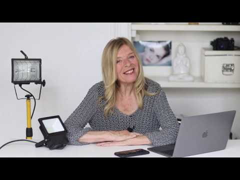 Beauty Portrait mit Wohnzimmerstehlampe