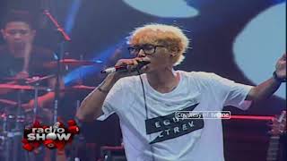 Download lagu Denny Frust - 'Jangan Lupa Bahagia' || Radioshow tvOne 26 Agustus 2018 mp3
