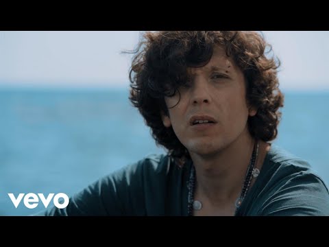 Difensori di testo di una canzone di lentiggini della patria di una lentiggine Le fotografie che conducono una lentiggine di un kipyatosh