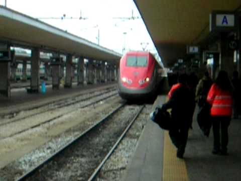 Stazione di Porta Nuova: posizionamento di un Freccia Rossa