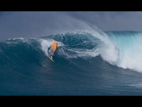 Windsurfing at Jaws | Ricardo Campello