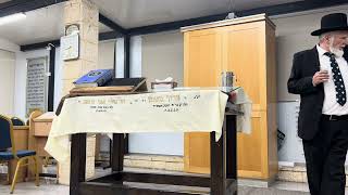 הרב יהודה שלוש |  דין חתן שכלתו נוטלת גלולות לפני החתונה. האם צריך להמתין שבעה נקיים אחרי בעילת מצוה (הרב יהודה שלוש) - התמונה מוצגת ישירות מתוך אתר האינטרנט יוטיוב. זכויות היוצרים בתמונה שייכות ליוצרה. קישור קרדיט למקור התוכן נמצא בתוך דף הסרטון