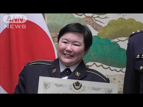 やす子「どんな番組より緊張した」陸自から表彰状(2025年3月26日)