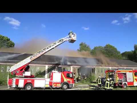 Feuer in Saarburg: Lagerhalle brennt, Asylbewerberheim evakuiert