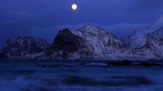 preview picture of video 'Lofoten Moonlight'