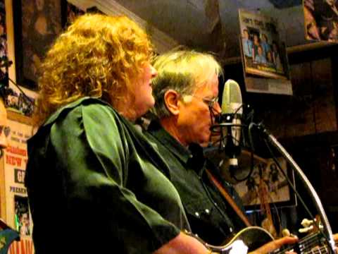 LIVE FROM THE COOK SHACK - ROBIN & LINDA WILLIAMS & THEIR FINE GROUP - 