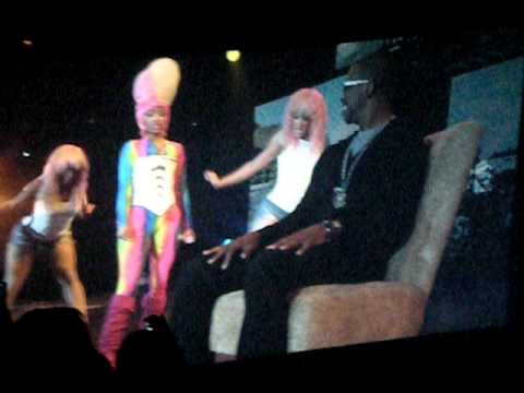 Nicki Minaj give Chris Paul Lap dance
