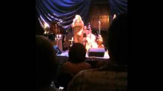 Karan Chavis Sings Tribute to Ella Fitzgerald, Louis Armstrong, Joe Williams in "It's Ella!"