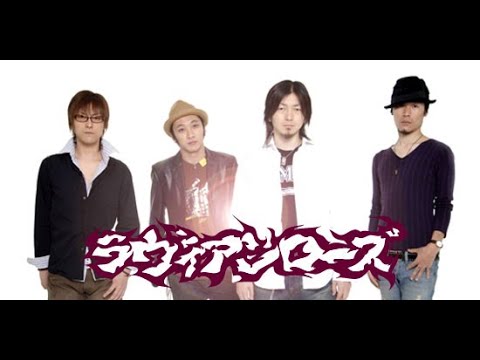 一輪の花を持つバラの茂み