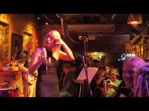 Bielizna - "Śpij synku" (Izabella "Izes" Sawicka) (4K)