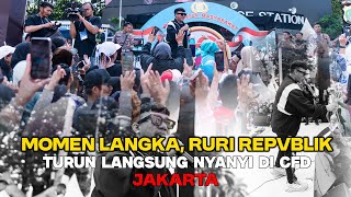 Download lagu Rare Moment‼️ Ruri Goes Down to Sing Live at CFD Jakarta mp3