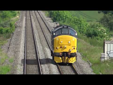 DRS Regional Railways livery 37425 Route learning in the Worcester area .
