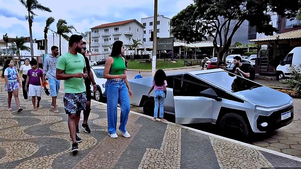 Cyber ​​Beetle CAUSED A ROOM ON THE STREET! I walked around the city and people's reactions