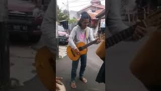 Download lagu PENGAMEN BERSUARA SYAHDU BIKIN MERINDING mp3