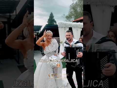 Evo ide nevesta, prelepa je zaista 👸🏼 #urosantic #harmonika #live  #svadba #beograd #srbija
