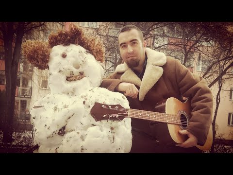 Klasyki PRL w codziennym użyciu. Gitara Defil, klej Distal, leżak składany aluminiowy i kożuch