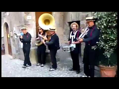 Italian evergreen Fire dixie jazz band... un bacio a mezzanotte
