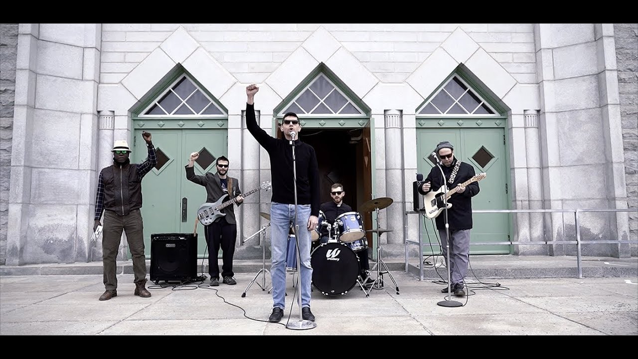 Bande de prêtres - Nous croyons en Jésus sauveur [Vidéoclip officiel]