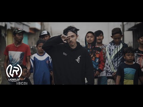 Ryu - Tak Mudah ft. Eizy (Music Video) | OST Hunting Pasar