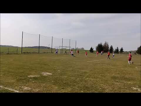 Robert Kaczyński zdobywa gola dla Constractu na 0:1 w meczu z LZS Frednowy