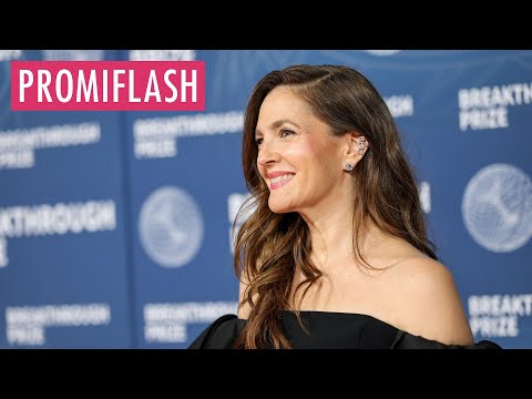 Video Thumbnail: Typveränderung? Drew Barrymore strahlt mit silbergrauem Haar