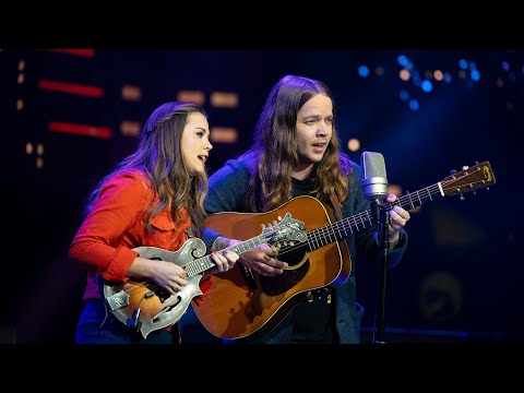 Billy Strings & Sierra Hull - Midnight on the Stormy Deep | Austin City Limits TV