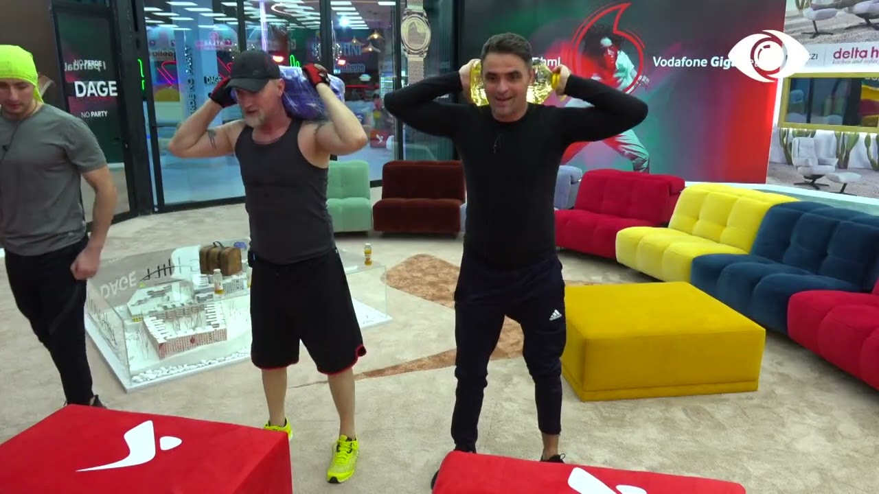 Me oriz dhe bidona vaji, djemtë stërviten në shtëpi