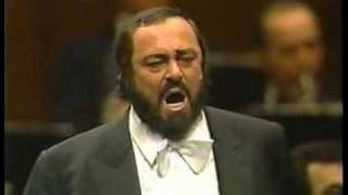 Luciano Pavarotti sings E&#39; la solita storia del pastore