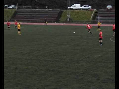 B68 - NSÍ unglingar Oddur freekick