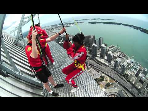 Прогулянка по CN Tower на висоті 356 метрів - без бар'єрів