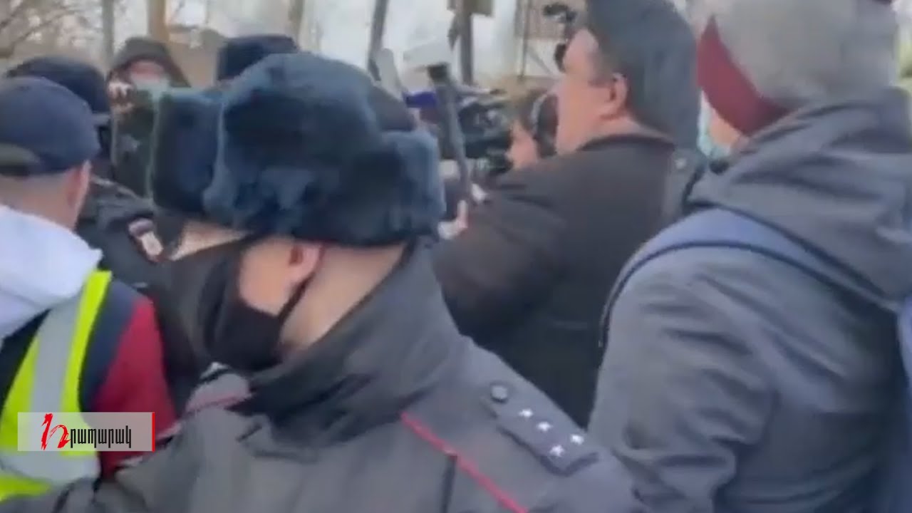 Ոստիկանությունը ձերբակալում է նստացույցի մասնակիցներին