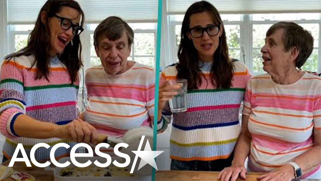 Jennifer Garner & Mom Whip Up Blackberry Cobbler In Cute Cooking Tutorial