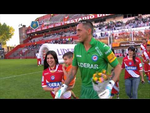 El "Bicho" homenajeó a sus madres. Argentinos-Estudiantes. Fecha 12. Fútbol Para Todos.