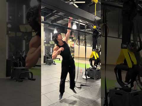 Calisthenics athlete vs bodybuilder