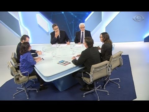 BAND: Bolsonaro é questionado por 5 jornalistas simultaneamente.