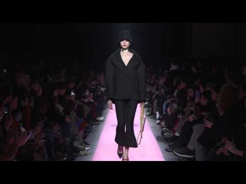 Jacquemus Fall/Winter 2017/2018 - Fashion Show - Paris Fashion Week