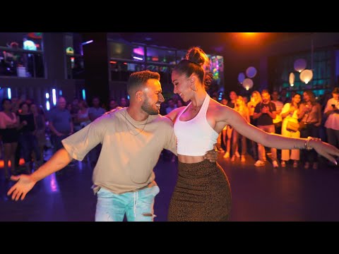 TE VAS (Grupo Extra) / ELENA KHAMSI (Dancer)