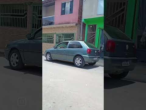 golzinho representando entre folhas mg